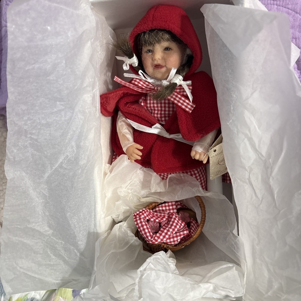 Lee Middleton Classic Miniatures "Little Red Riding Hood," Ed. #428 COA Basket